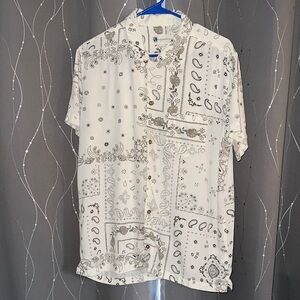 👙Aeropostale Men’s Large Bandana Paisley Print Black and White Button Down Shirt